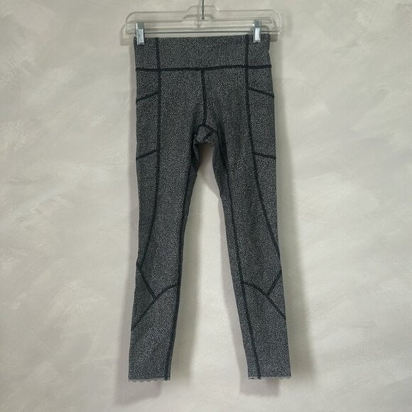 Lululemon Sz 4 Leggings Salt Alpine Black White Print Reflective - Picture 4 of 12